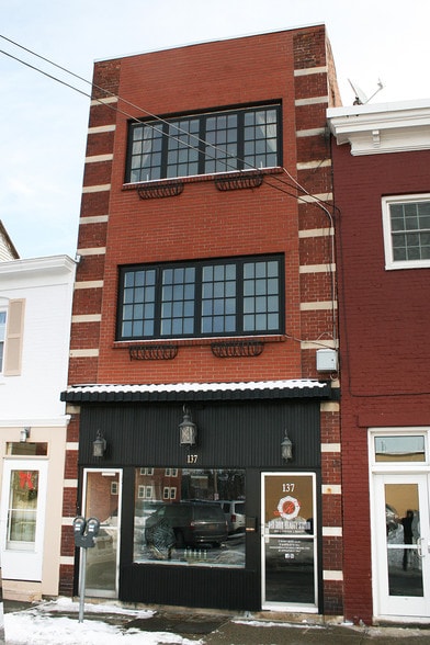 More Photos Of 137 S Ferry St, Schenectady Storefront Retail Residential For Lease