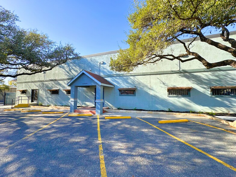 More Photos Of 15444 Tradesman Dr, San Antonio Research And Development For Lease
