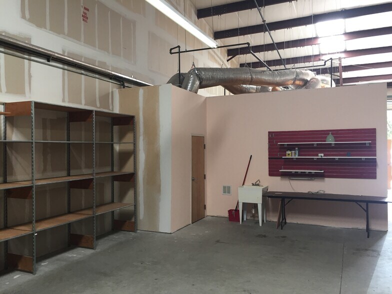 More Photos Of 8725 Youngerman Ct, Jacksonville Warehouse For Sale