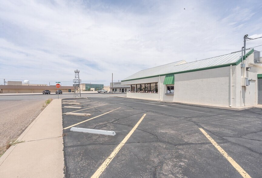 Primary Photo Of 810 S Stockton Ave, Monahans General Retail For Lease