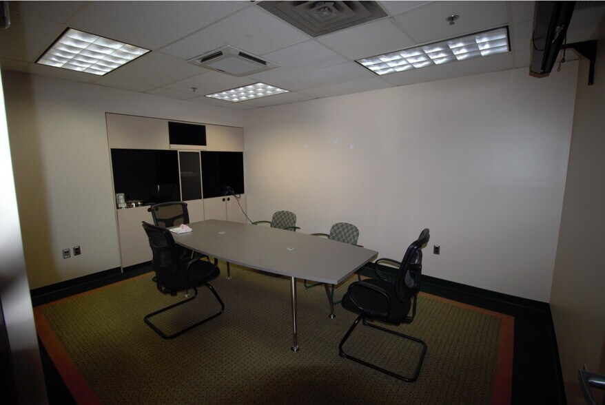 More Photos Of 77 Ridgeland Rd, Rochester Research And Development For Sale