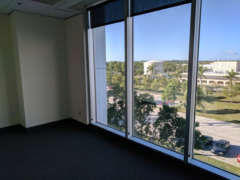 More Photos Of 2675 Winkler Ave, Fort Myers Medical For Sale
