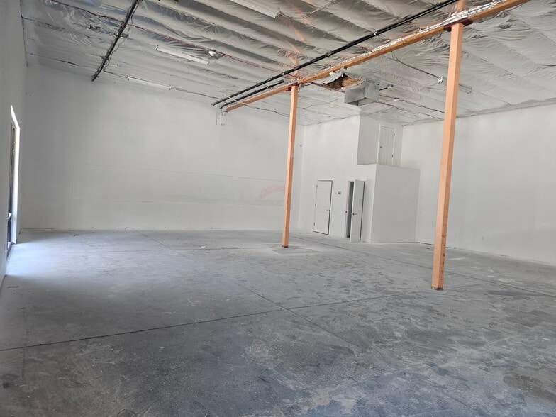 More Photos Of 10458-10494 S Redwood Rd, South Jordan Storefront For Lease