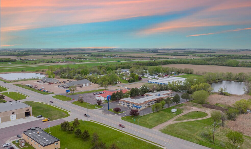 More Photos Of 1309 S Ohlman St, Mitchell Hotel For Sale