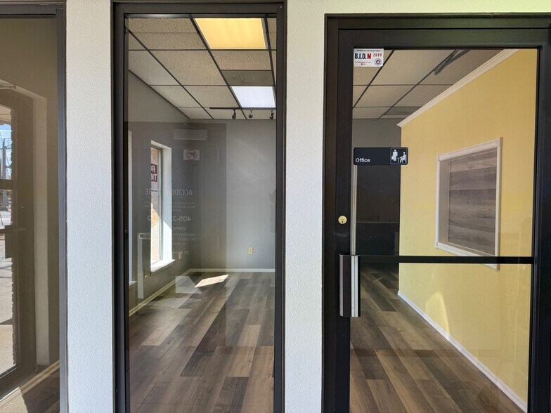 More Photos Of 101 SE 4th St, Moore Office For Lease