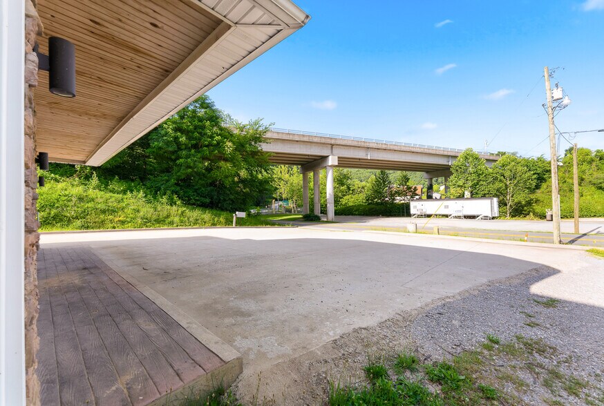 More Photos Of 351 Scotts Run Rd, Maidsville Office Residential For Lease