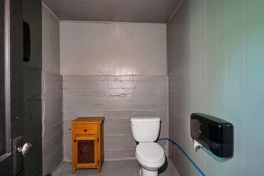 More Photos Of 206 W Spruce St, Gillespie Religious Facility For Sale