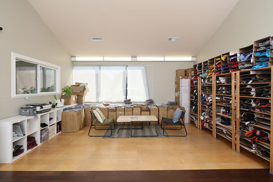More Photos Of 2621 W Woodland Dr, Anaheim Manufacturing For Sale