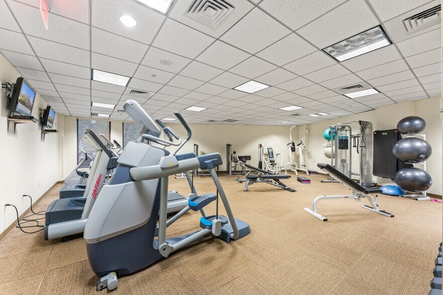 More Photos Of 2000 Duke St, Alexandria Office For Sale