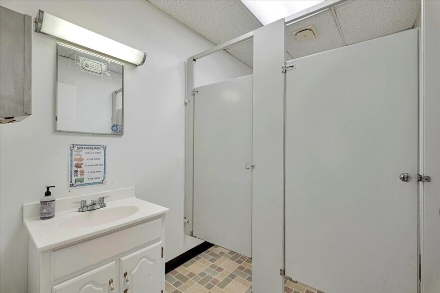 More Photos Of 4 Glenna Dr, Carmel Specialty For Sale