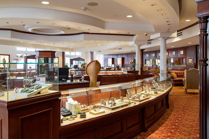 More Photos Of 700 E Main St, Anoka Freestanding For Lease