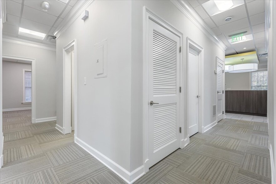 More Photos Of 5064 Roswell Rd, Atlanta Office Residential For Sale