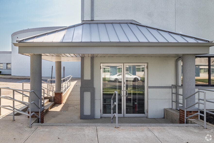 More Photos Of 200 Adams Blvd, Farmingdale Warehouse For Sale