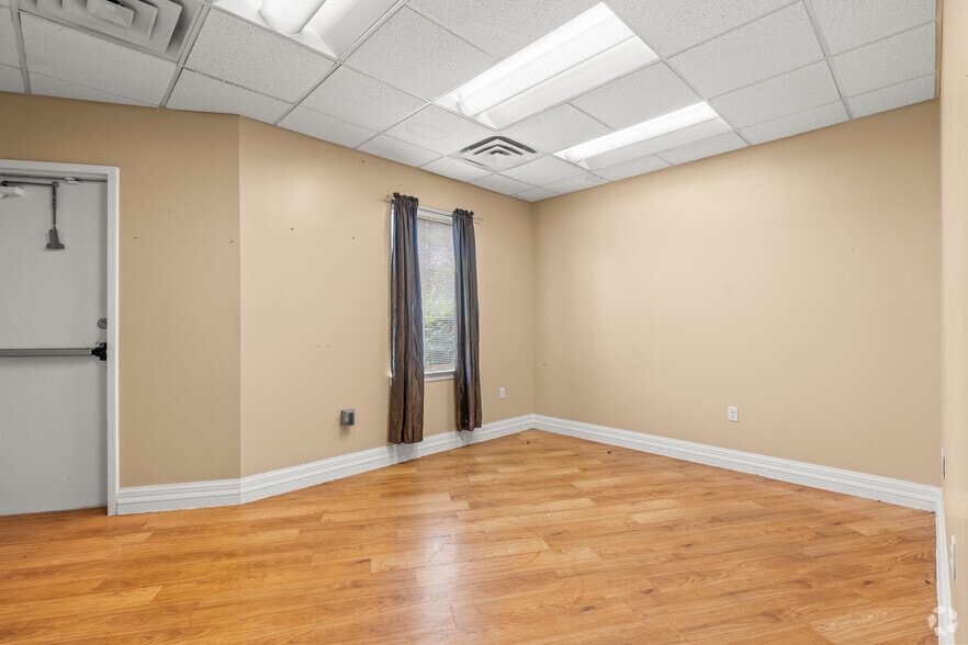 More Photos Of 2628 Matlock Rd, Arlington Medical For Sale