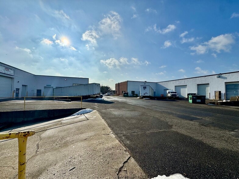 More Photos Of 711 Koehler Ave, Ronkonkoma Distribution For Sale