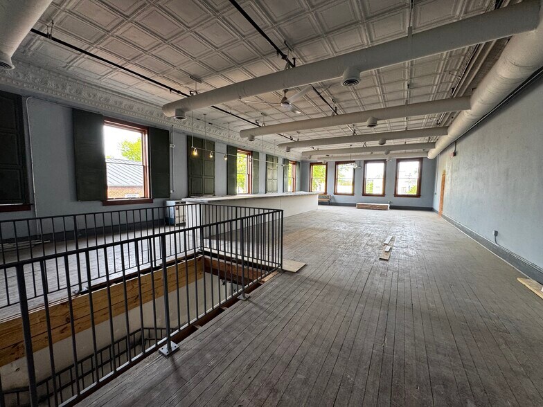 More Photos Of 1100 Main St, Newberry Restaurant For Sale