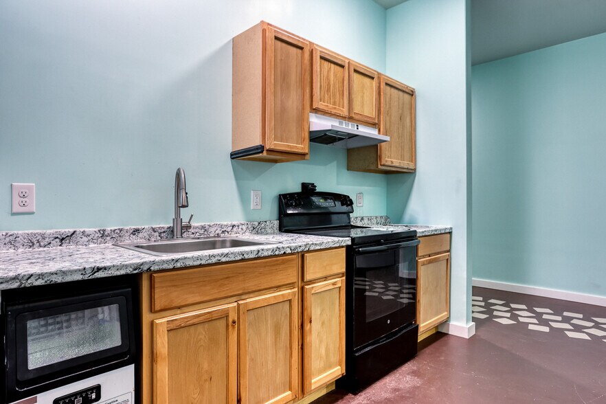 More Photos Of 55 Main St, Garden City Storefront For Lease
