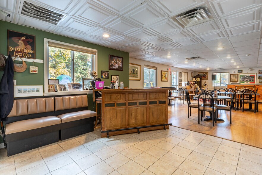 More Photos Of 414 Boston St, Topsfield Office For Sale