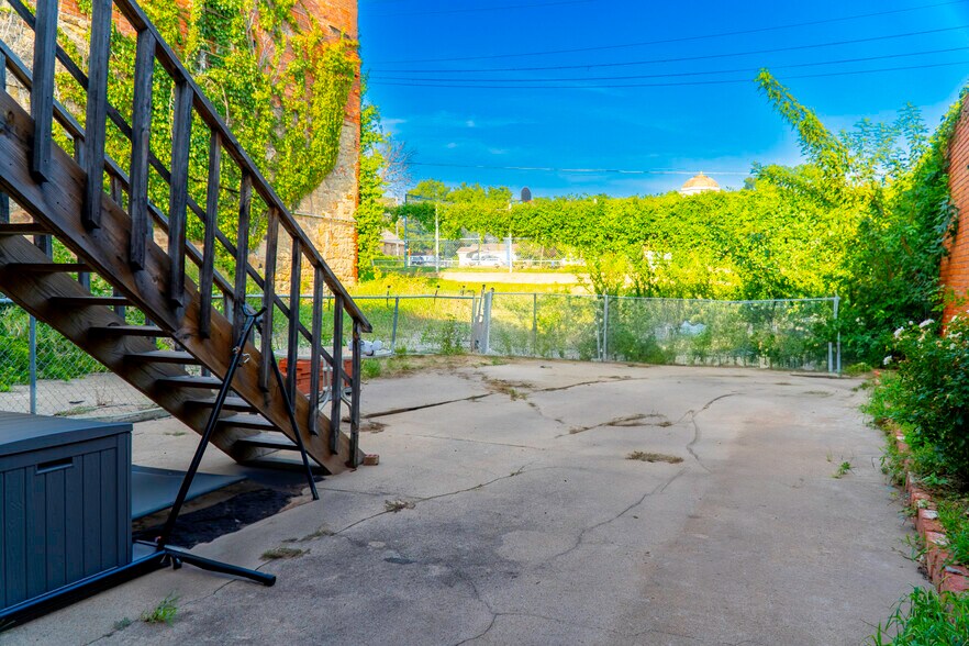 More Photos Of 120 N Main St, Yale Light Manufacturing For Sale