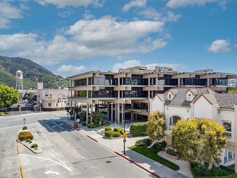 More Photos Of 115 N Hollywood Way, Burbank Loft Creative Space For Lease