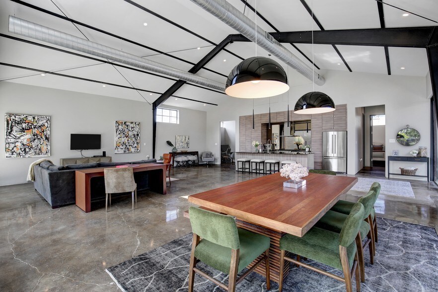 More Photos Of 4770 Memphis St, Dallas Showroom For Sale