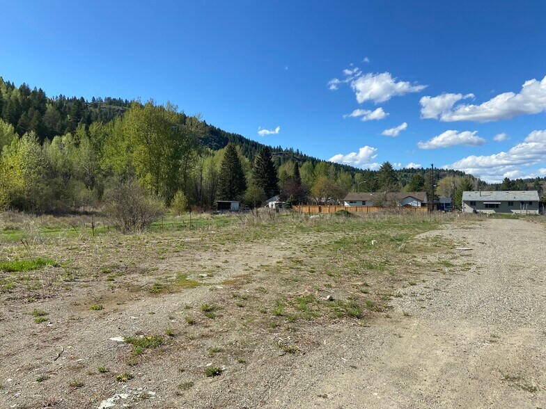 More Photos Of 455 Government St S, Greenwood Hotel For Sale