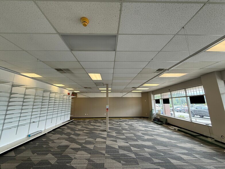 More Photos Of 37 Plaistow Rd, Plaistow Storefront For Lease