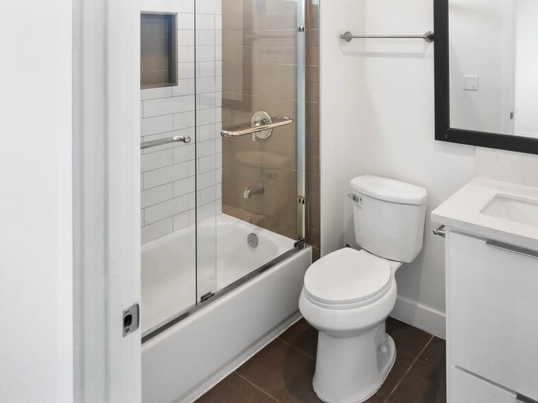 More Photos Of 1135 S Ardmore Ave, Los Angeles Apartments For Sale