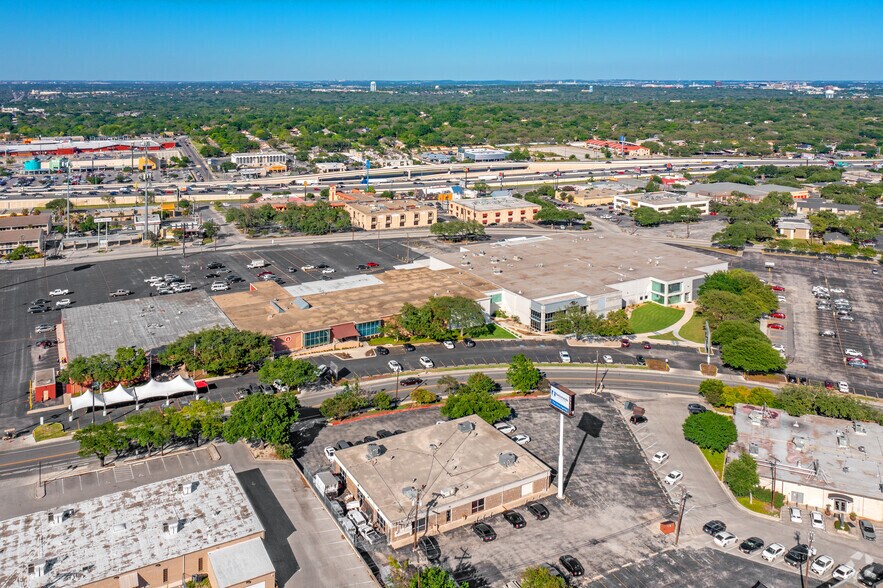More Photos Of 9725 Datapoint Dr, San Antonio Office For Lease
