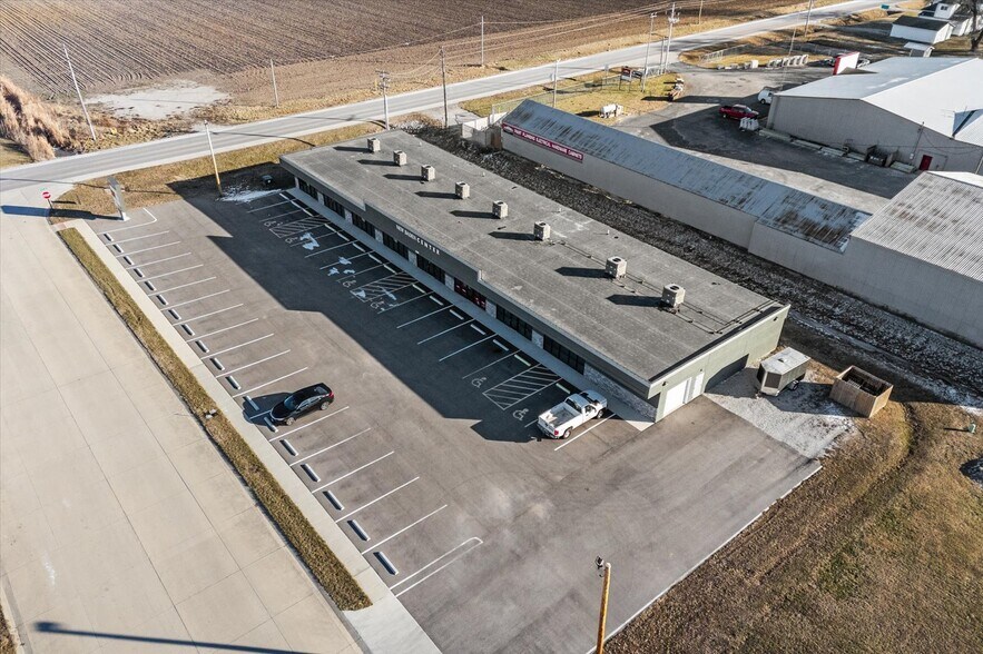 More Photos Of 1219 E Cedar St, New Baden Storefront Retail Office For Sale