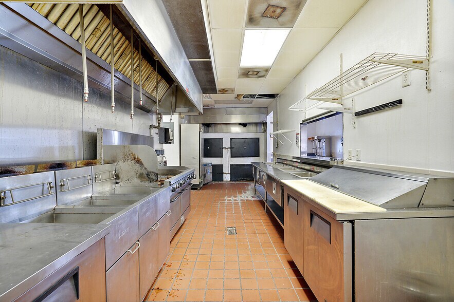 More Photos Of 2535 Main St, Leesburg Restaurant For Sale