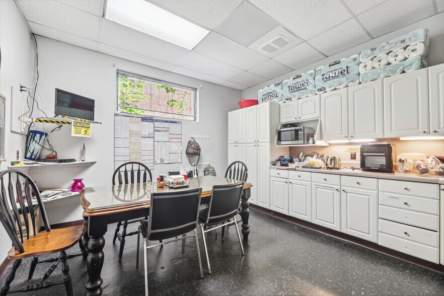 More Photos Of 2497 Vauxhall Rd, Union Township Manufacturing For Sale