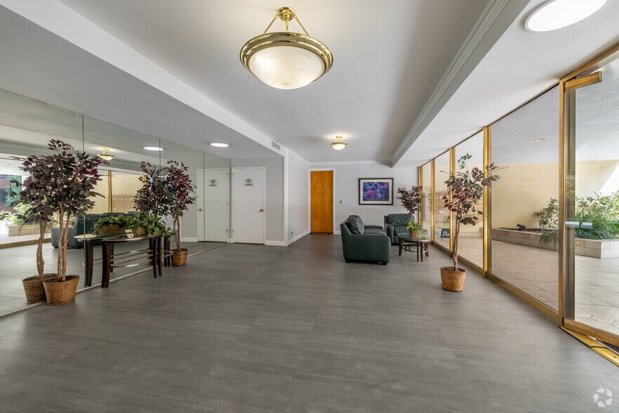 More Photos Of 303 N Swall Dr, Beverly Hills Apartments For Sale