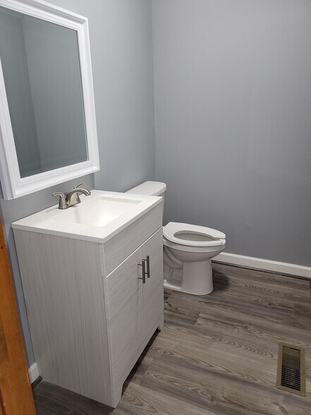 More Photos Of 112 E Dixon Blvd, Shelby Office For Lease
