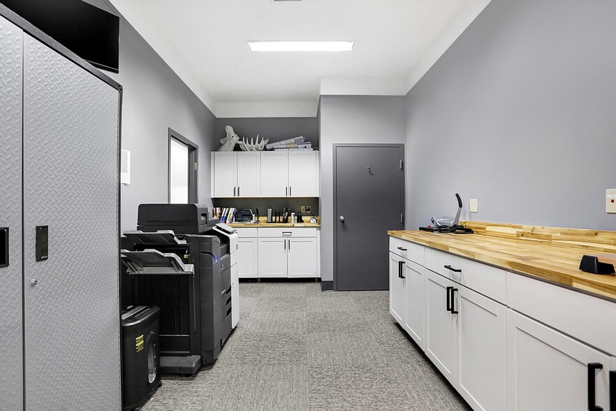 More Photos Of 615 Russell Ave, Indianapolis Medical For Sale