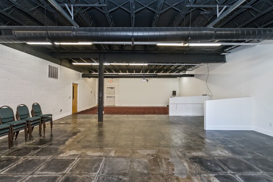 More Photos Of 46 Aston St, Asheville Light Manufacturing For Lease