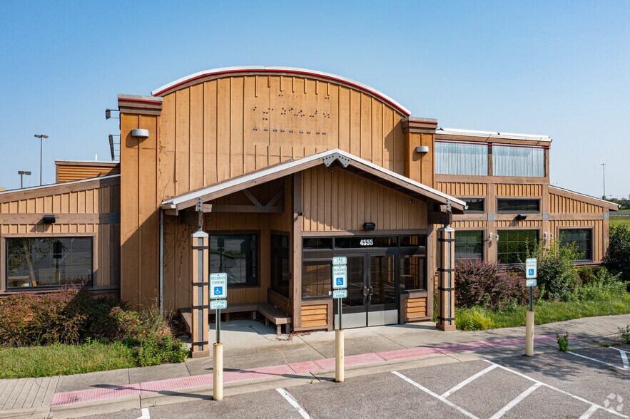 More Photos Of 4555 Eastgate Blvd, Cincinnati Restaurant For Lease