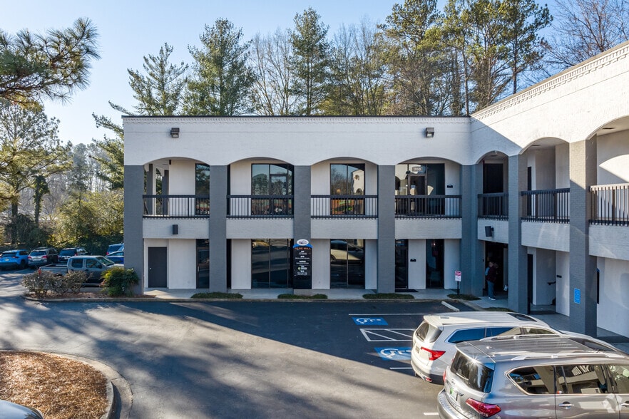 More Photos Of 3020 Roswell Rd NE, Marietta Medical For Lease