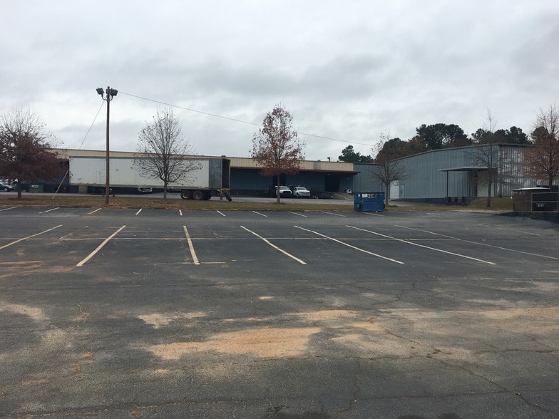 More Photos Of 380 Commerce Blvd, Athens Warehouse For Lease