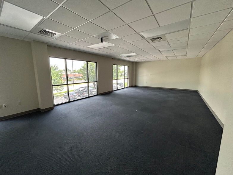 More Photos Of 3271 E Battlefield St, Springfield Office For Lease
