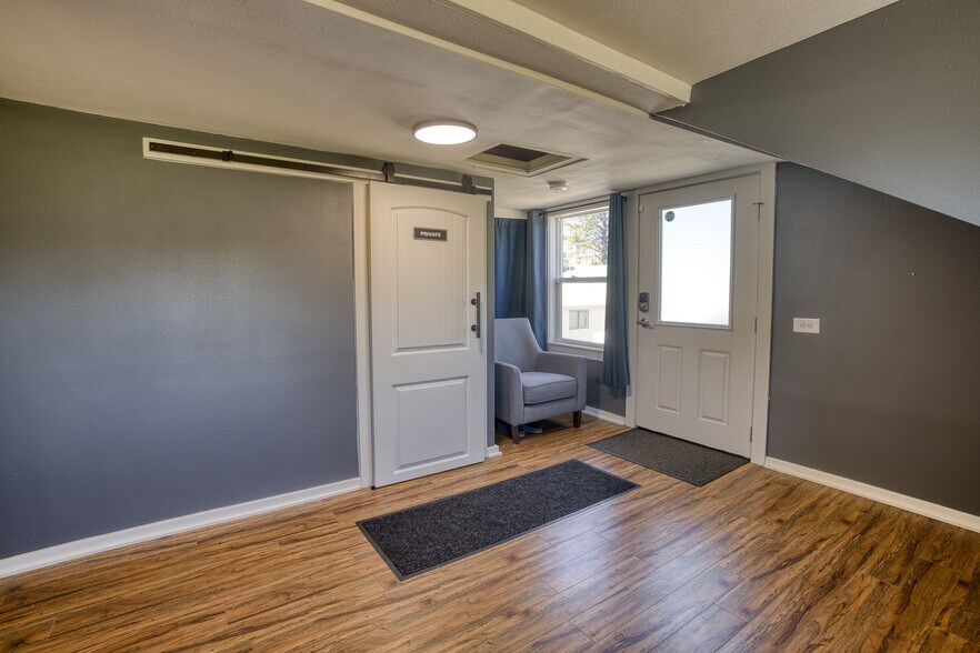 More Photos Of 40 Main St, Pacific Beach Flex For Sale