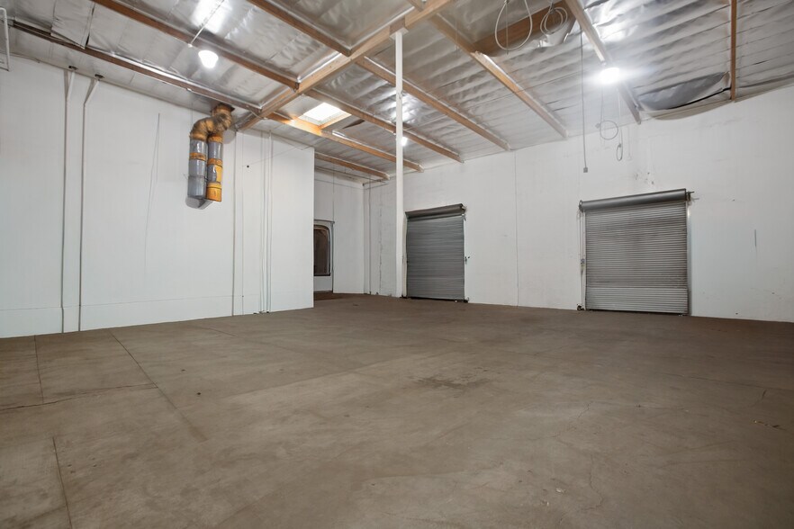 More Photos Of 1351 S Lewis St, Anaheim Warehouse For Sale
