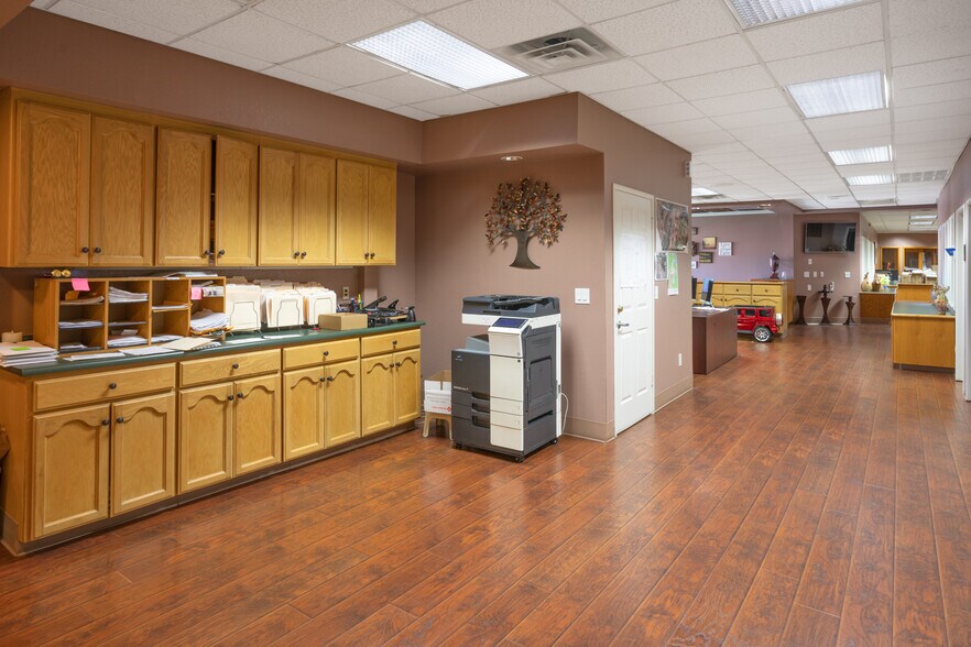 More Photos Of 1227 Bridge St, Yuba City Office For Sale