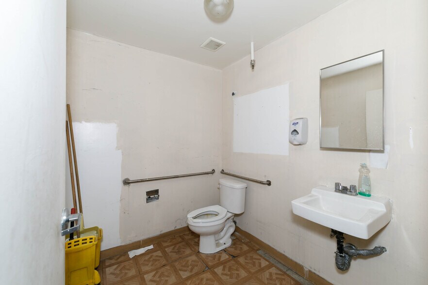 More Photos Of 1212 S San Pedro St, Los Angeles Storefront Retail Office For Sale