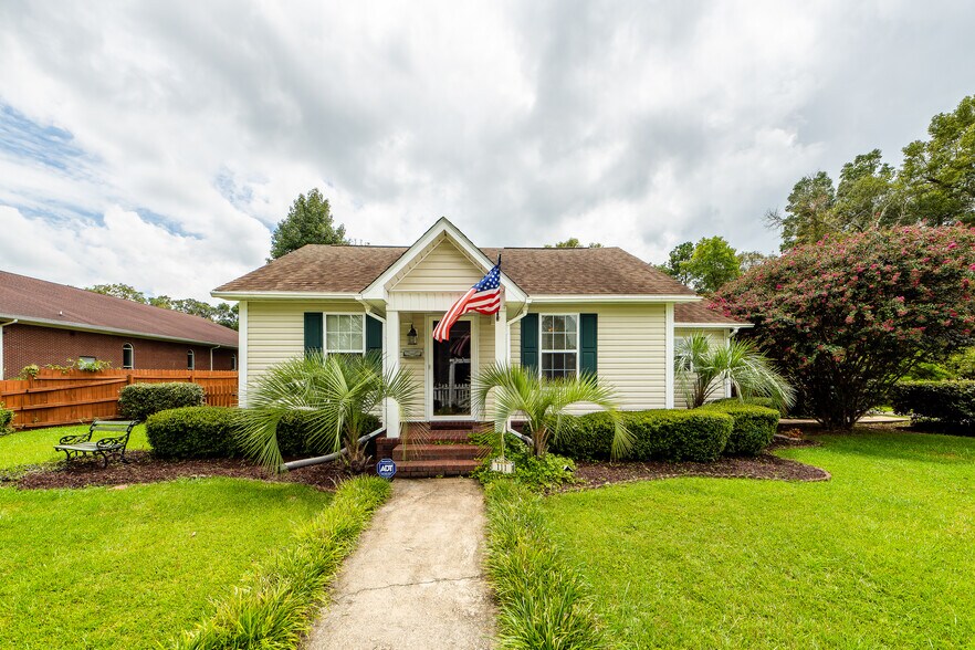 Primary Photo Of 111 Heatley St, Moncks Corner Medical For Sale