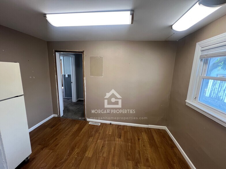 More Photos Of 917 E 8th St, Anderson Office For Lease