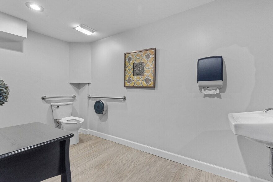 More Photos Of 2450 Pontoon Rd, Granite City Religious Facility For Sale