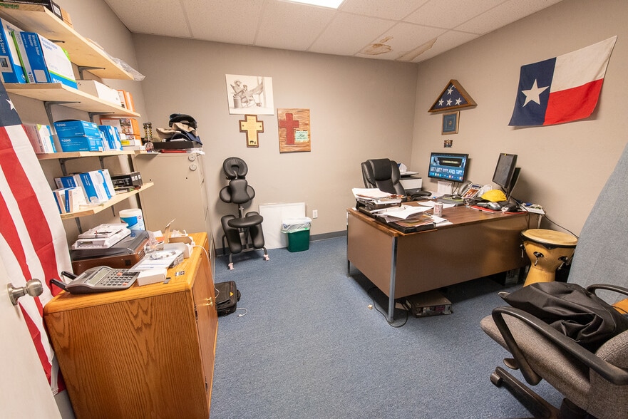 More Photos Of 1211 Lamar St, Sweetwater Flex For Sale