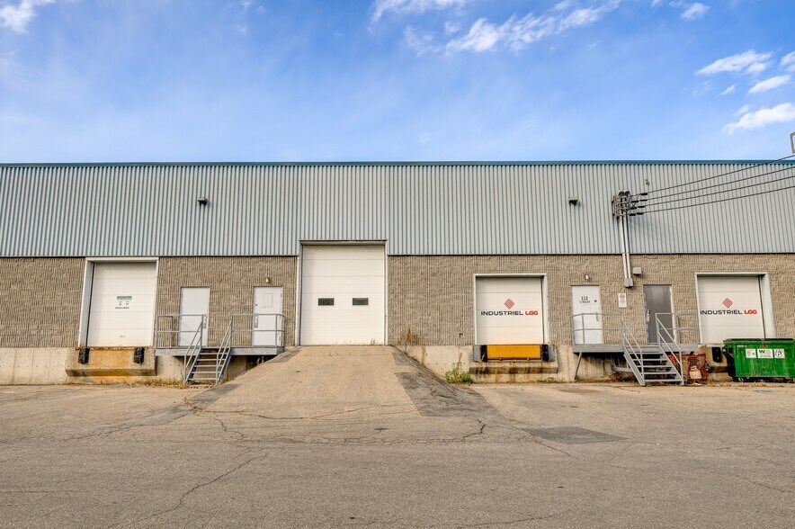 More Photos Of 80-150 Av Lindsay, Dorval Warehouse For Lease