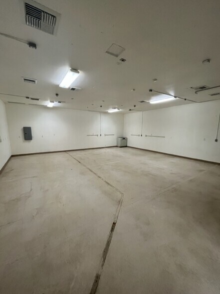 More Photos Of 1014 Kyle Ct, Ridgecrest Warehouse For Sale